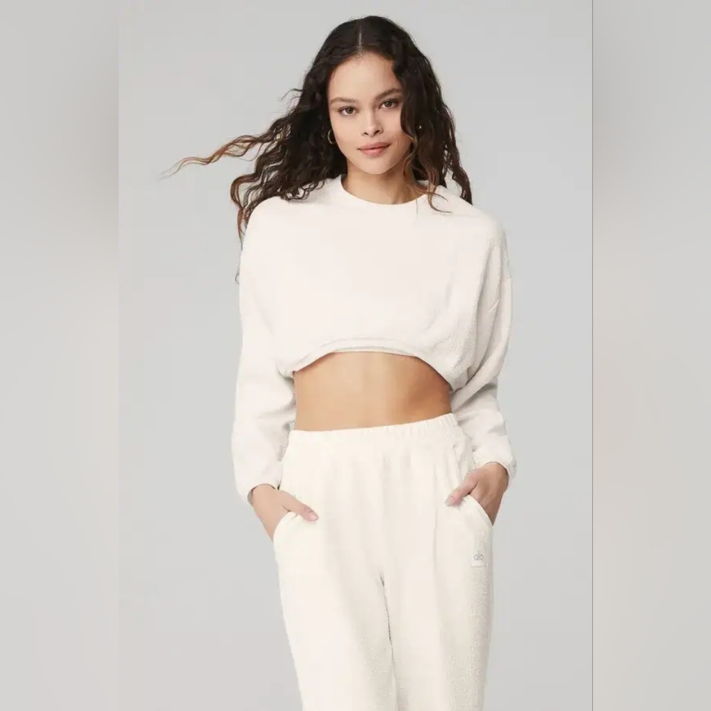 Alo Yoga Cropped Tailored Crew Neck Ivory
